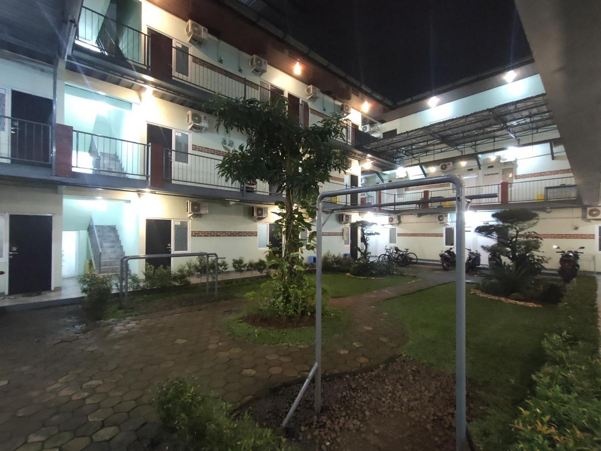 Puspiptek Residence Syariah Mitra Reddoorz Serpong Εξωτερικό φωτογραφία