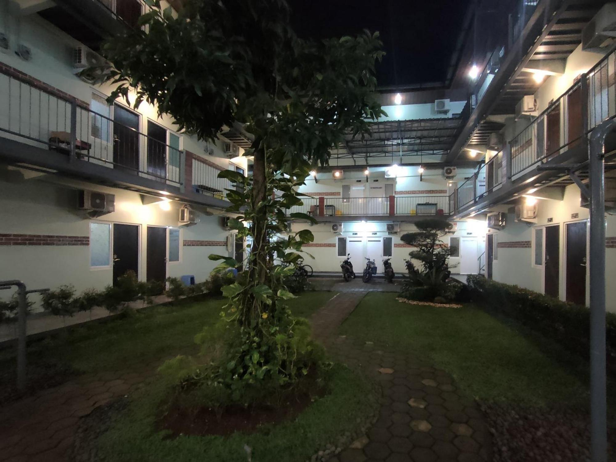Puspiptek Residence Syariah Mitra Reddoorz Serpong Εξωτερικό φωτογραφία